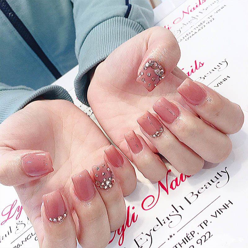 Những mẫu móng tay đẹp cho cô dâu - Hình số 2