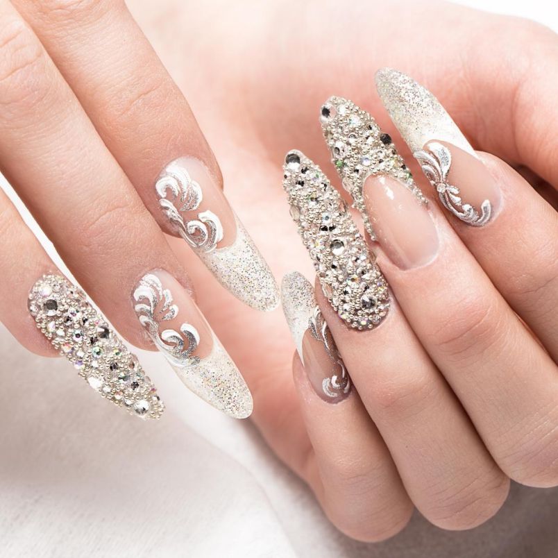 Những mẫu nail tay đính đá - Hình số 8