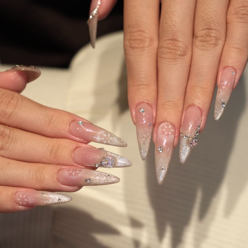 Những mẫu nail noel móng nhọn - Hình số 5