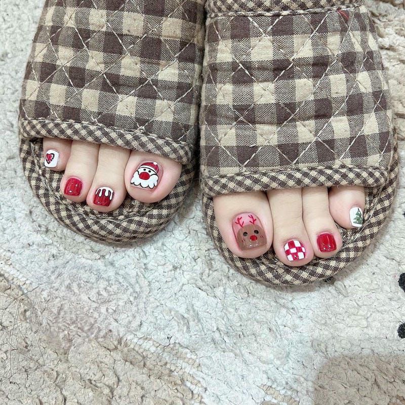 Những mẫu nail noel cho chân - Hình số 3