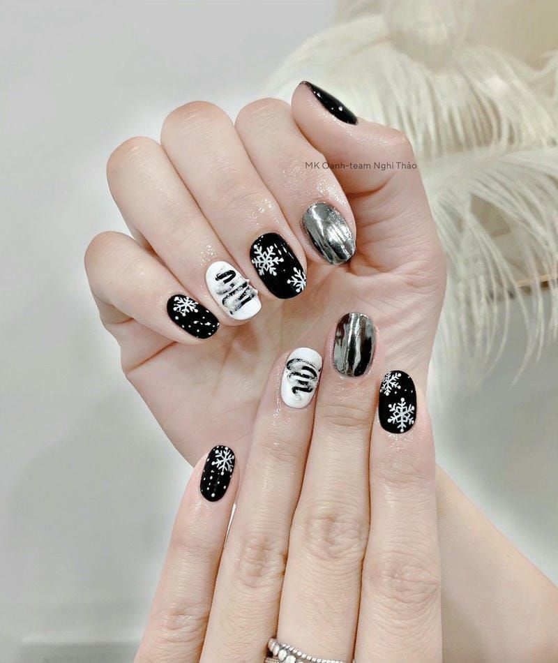 Những mẫu nail noel 2025 - Hình số 5