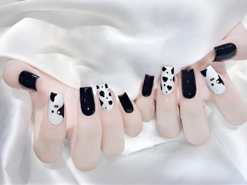 Những mẫu nail trắng đen - Hình số 9