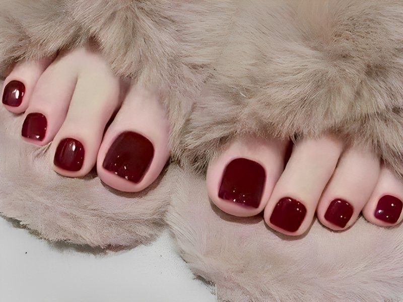 Những mẫu nail sơn móng chân màu đỏ - Hình số 7