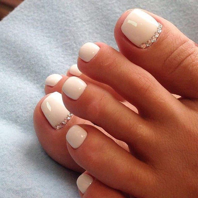 Những mẫu nail sơn móng chân sáng da - Hình số 8