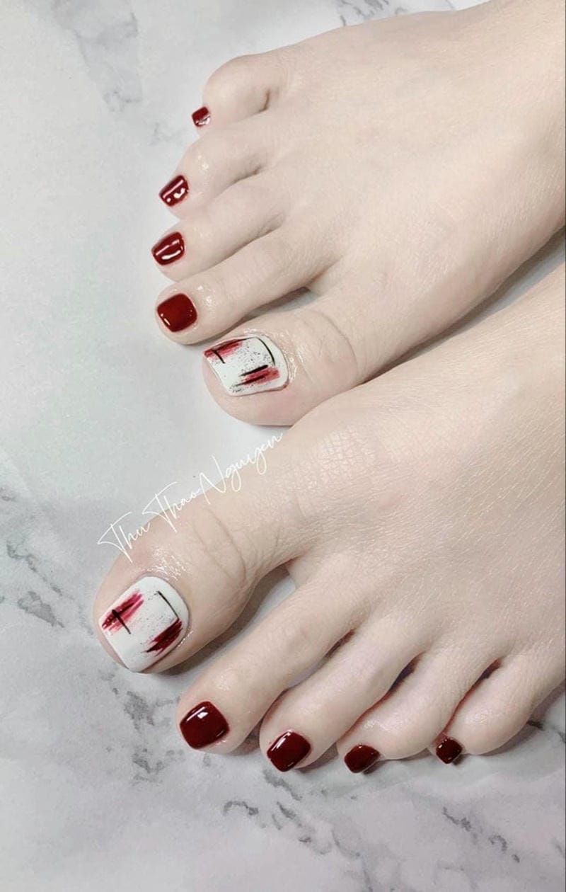 Những mẫu nail tết đơn giản cho chân - Hình số 2