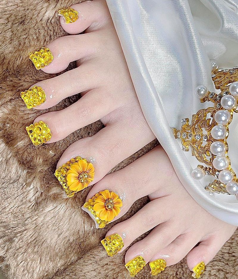 Những mẫu nail sơn móng chân vuông - Hình số 1