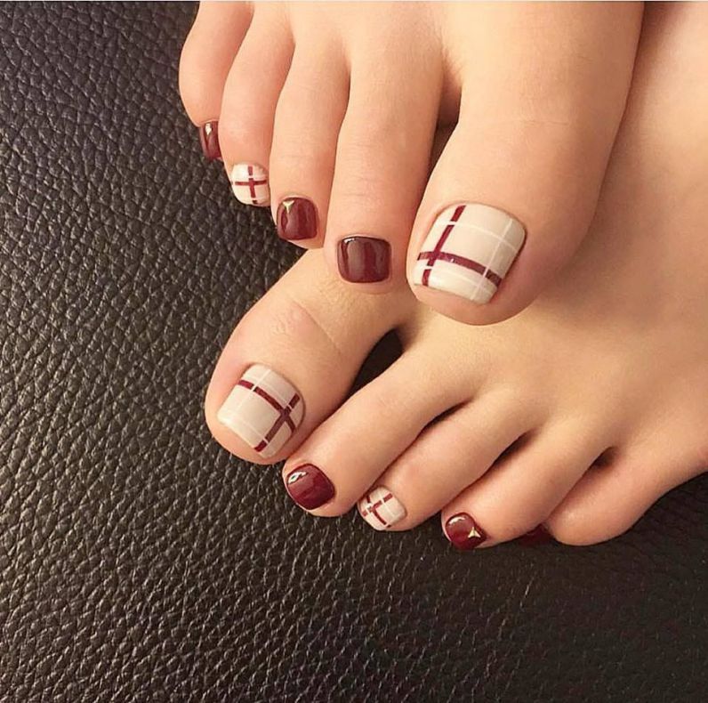 Những mẫu nail sơn móng chân vuông - Hình số 7