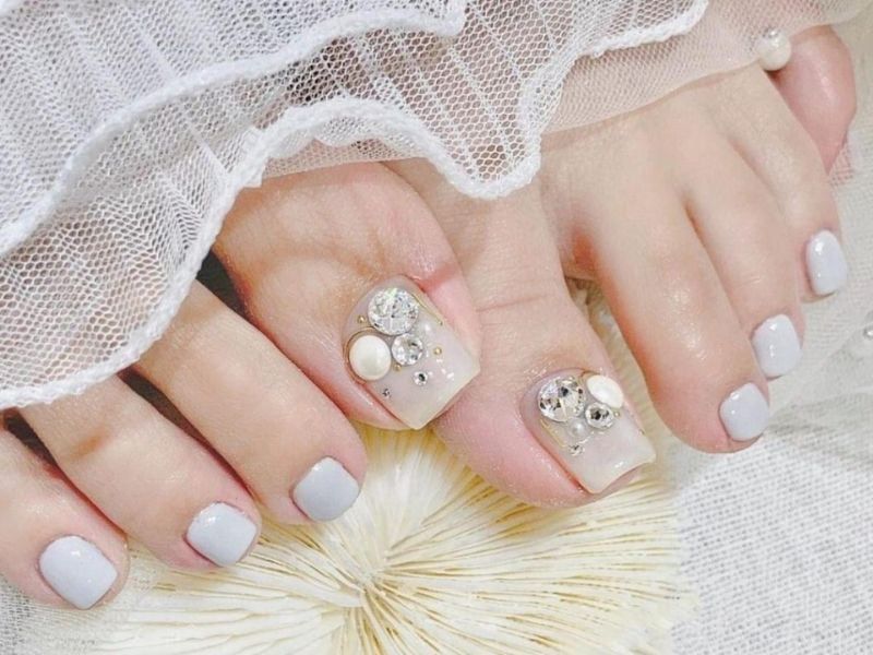 Những nail chân màu trắng sữa đơn giản - Hình số 5