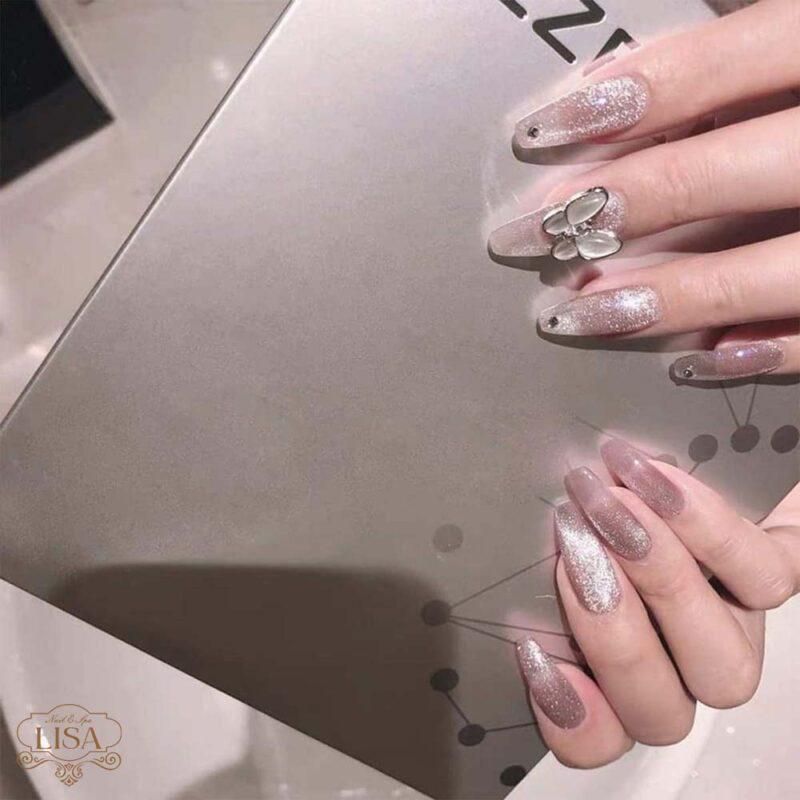 Những mẫu nail mắt mèo hồng đính đá - Hình số 4