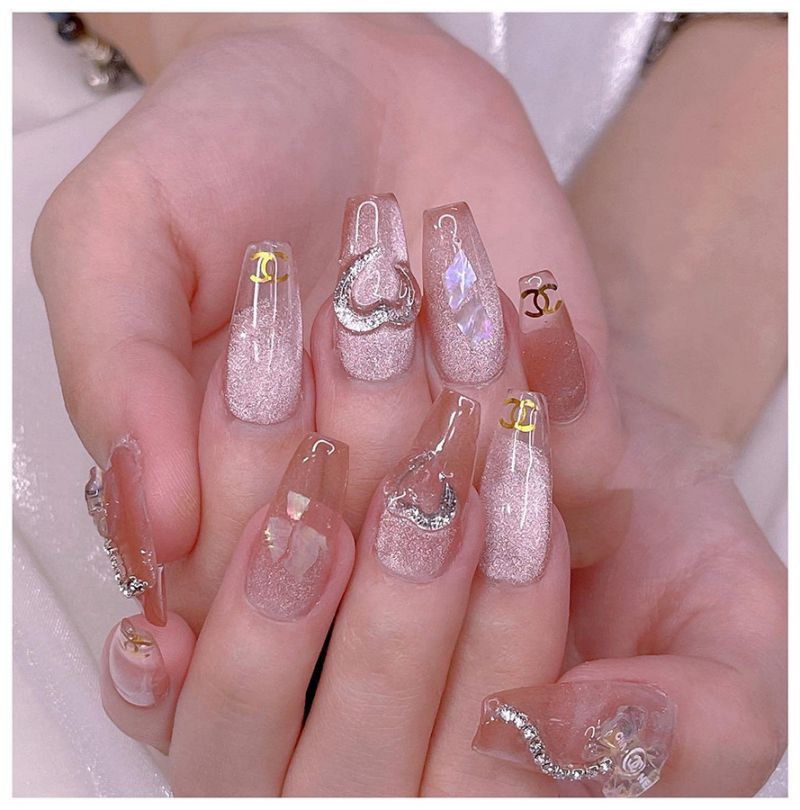 Những mẫu nail mắt mèo hồng đính đá - Hình số 8