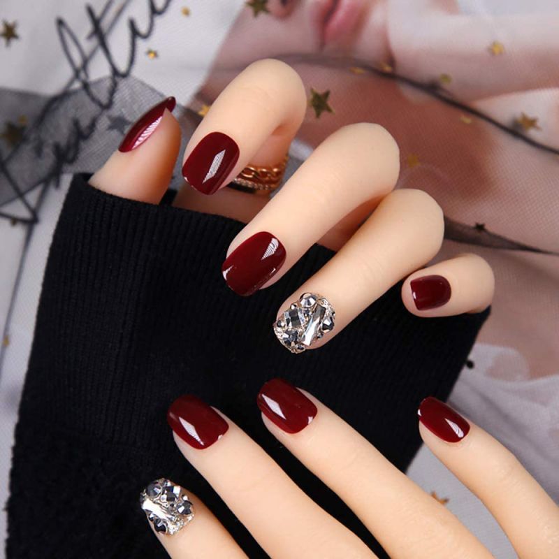 Những mẫu nail màu đỏ rượu cho móng ngắn - Hình số 2