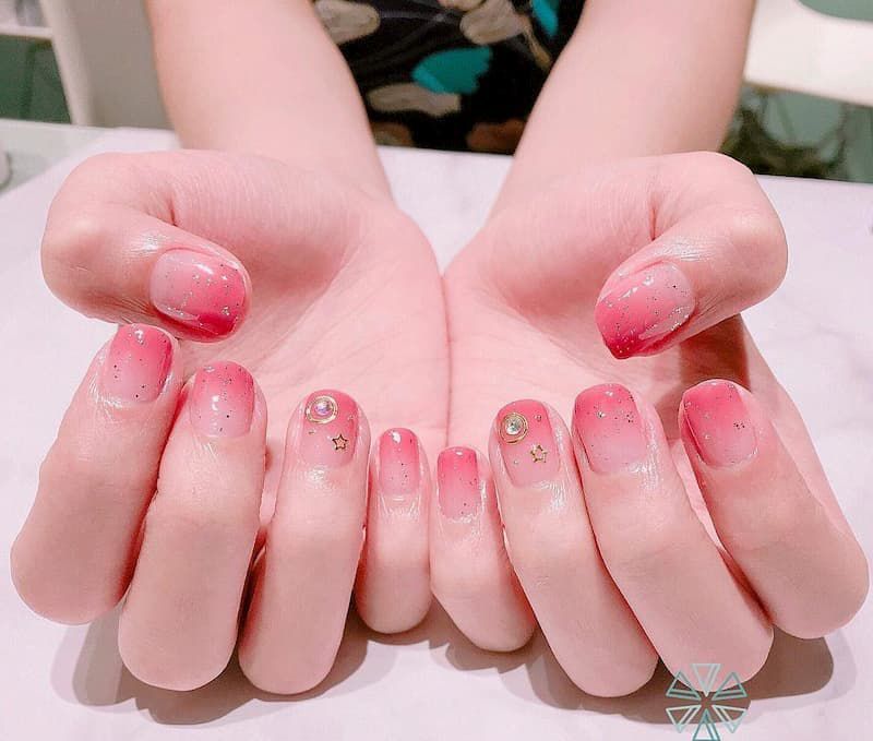 Những nail màu hồng thạch ombre đơn giản - Hình số 8