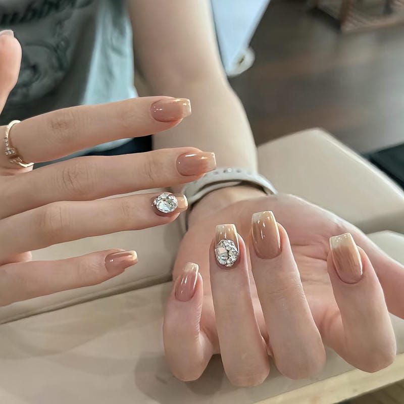 Những mẫu nail đơn giản cho móng ngắn sang trọng - Hình số 5