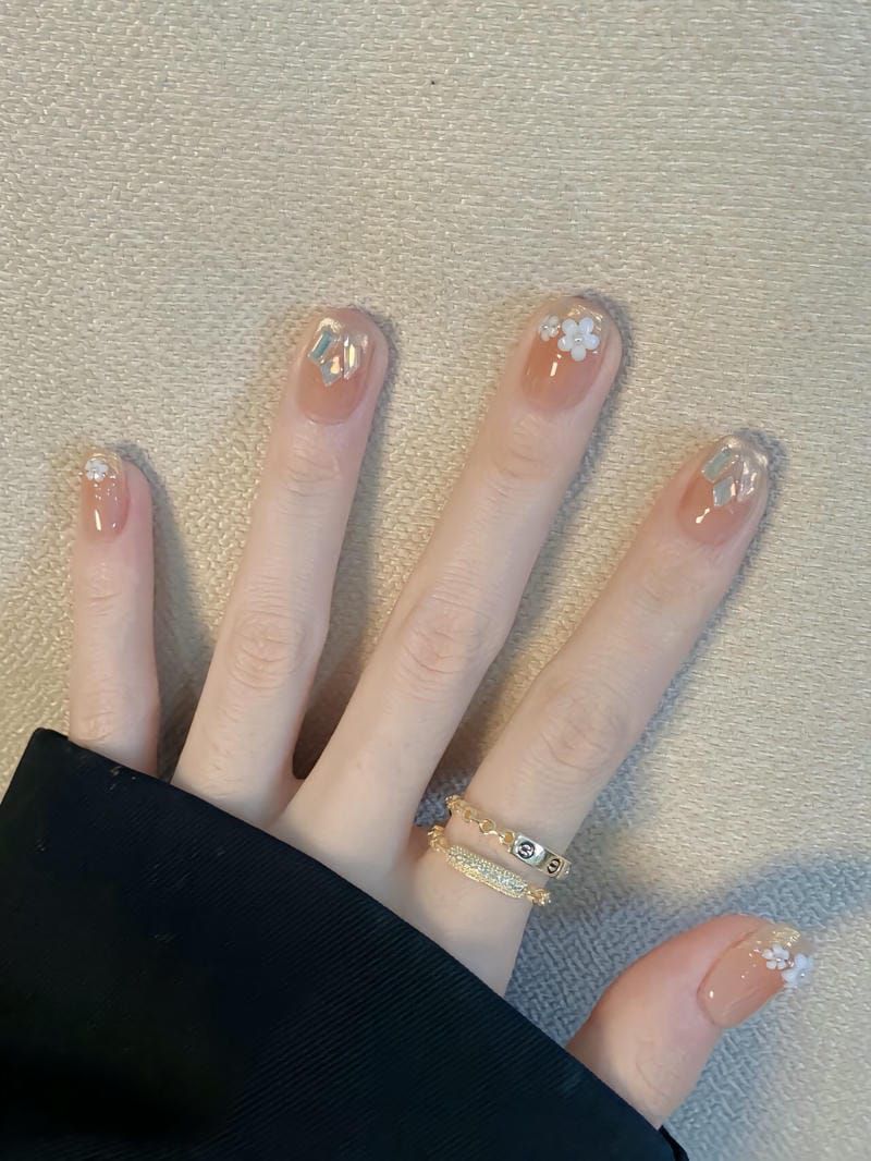 Những mẫu nail đơn giản cho móng ngắn tay - Hình số 6