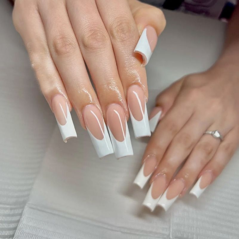 Những mẫu nail trắng đầu móng - Hình số 1
