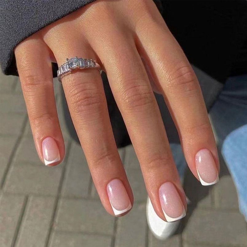 Những mẫu nail trắng đầu móng - Hình số 10