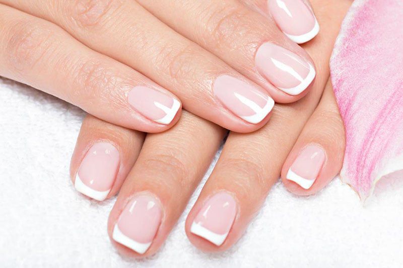 Những mẫu nail trắng đầu móng - Hình số 3