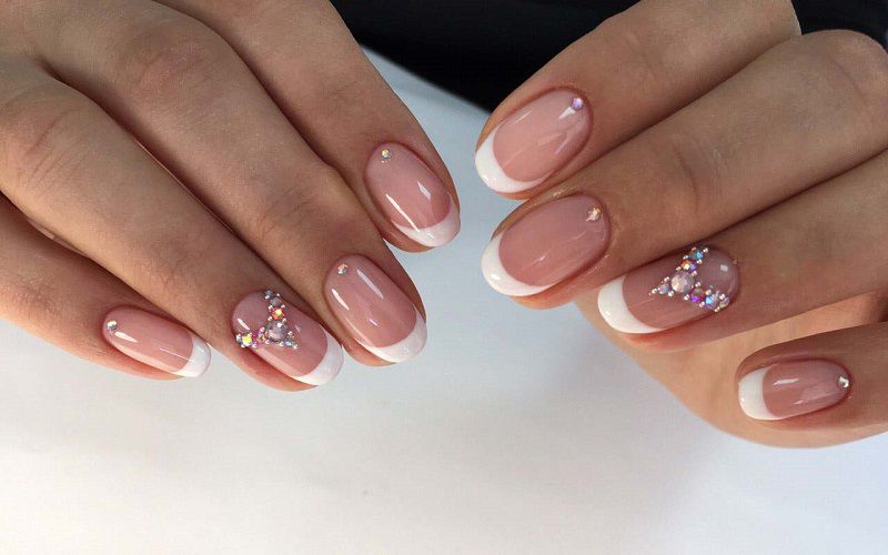 Những mẫu nail trắng đầu móng - Hình số 9