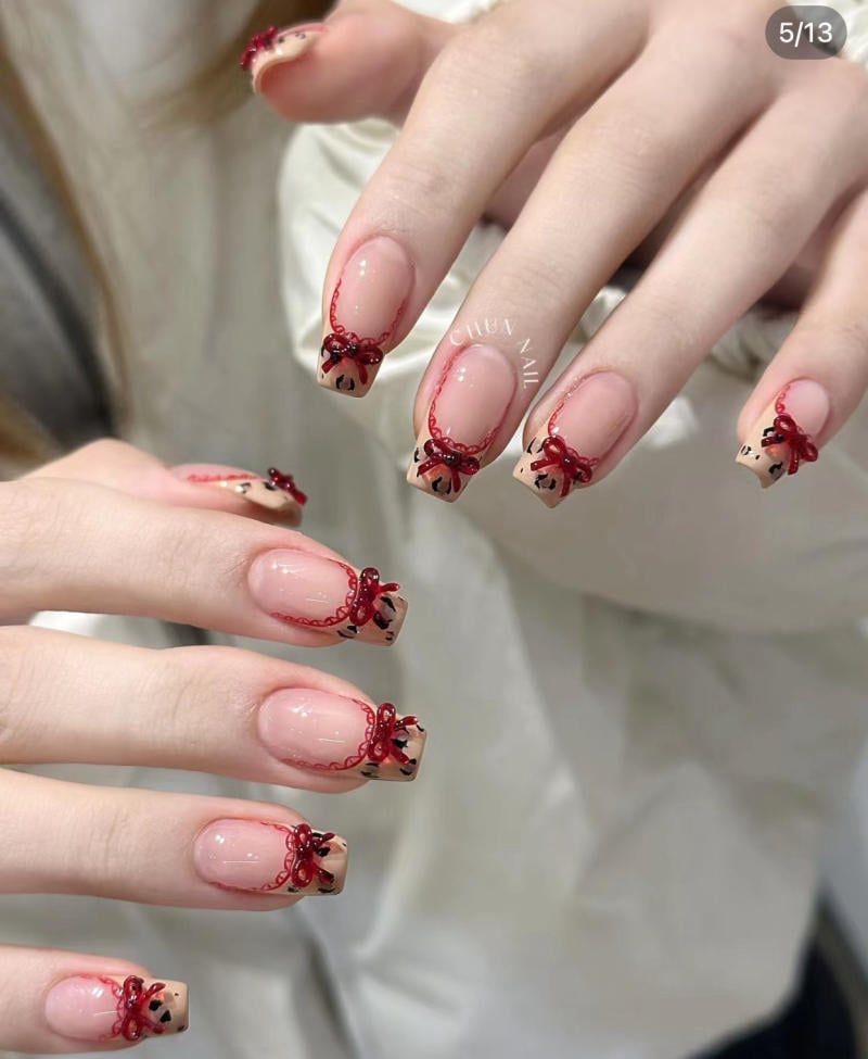 Những mẫu nail tết đơn giản năm 2026 - Hình số 9