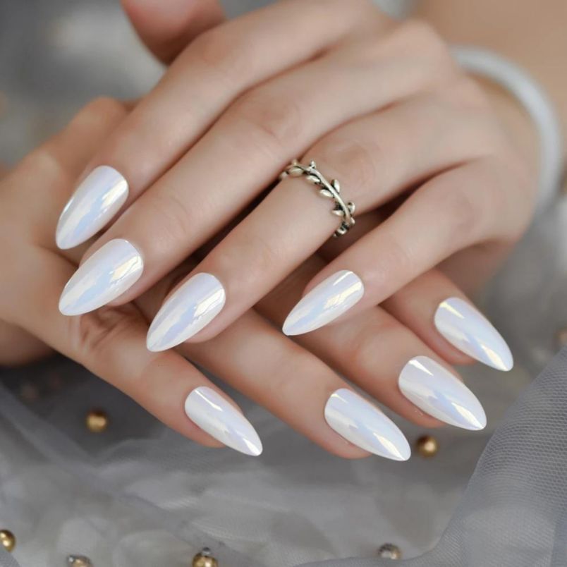 Những mẫu nail trắng đơn giản - Hình số 9
