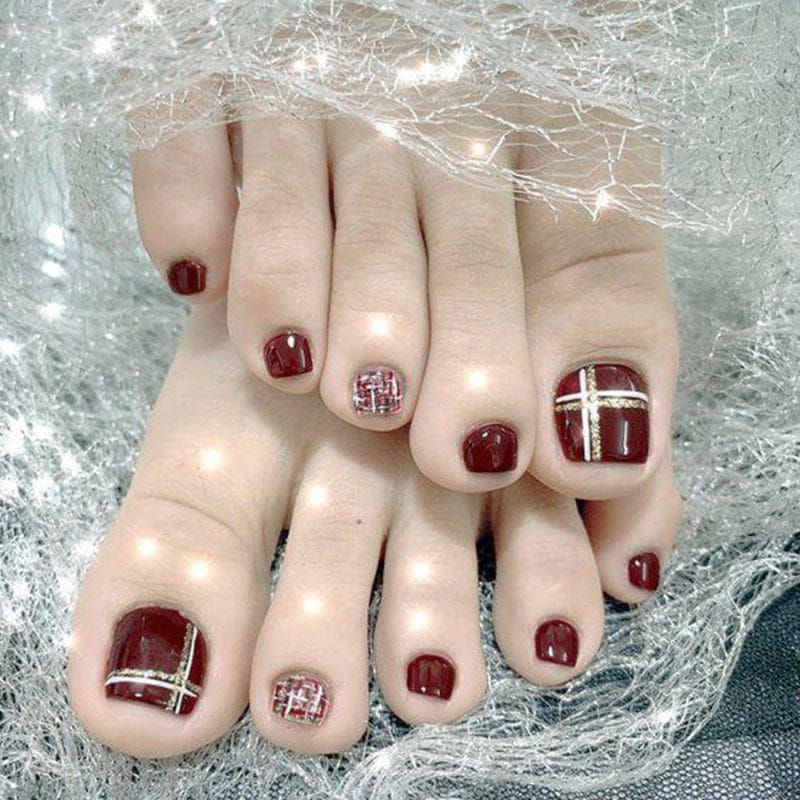 Nhung74 mẫu nail sơn móng chân màu đỏ rượu vuông - Hình số 2