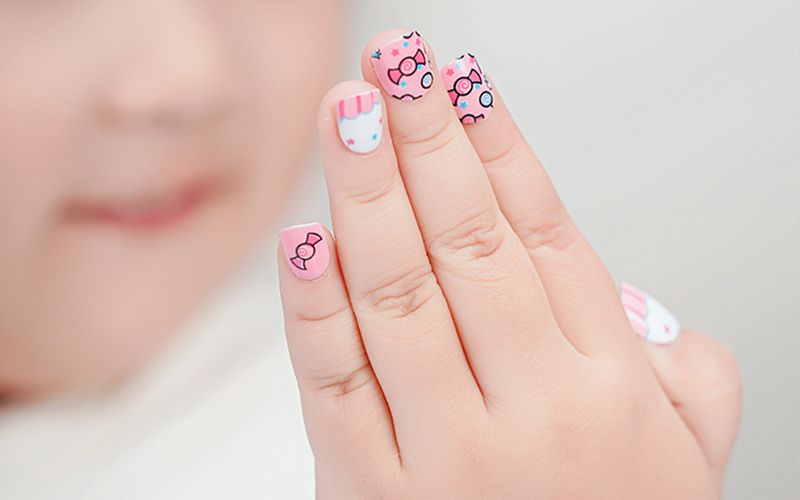 Những Mẫu nail tết đơn giản cho bé gái - Hình số 10