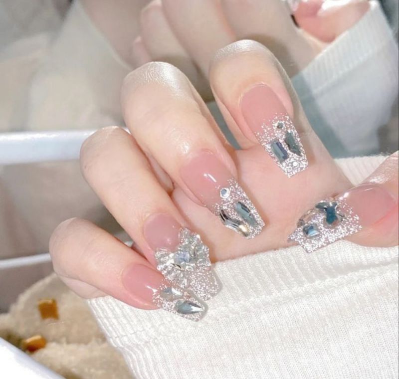 Những nail màu hồng thạch ombre đính đá - Hình số 6