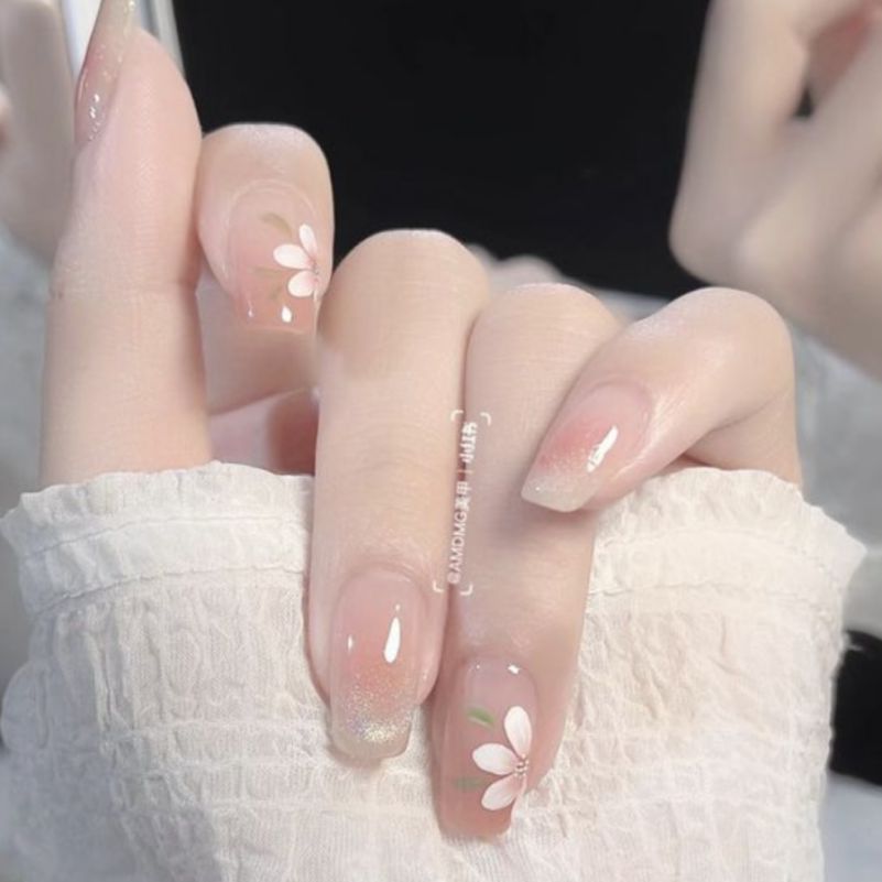 Những mẫu nail nhẹ nhàng đi học đẹp - Hình số 3