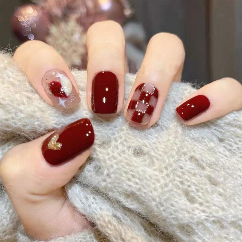 Những mẫu nail đơn giản cho móng ngắn màu đỏ - Hình số 1