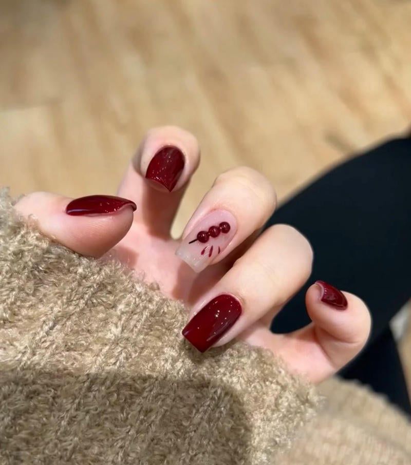 Những mẫu nail đơn giản cho móng ngắn màu đỏ - Hình số 6