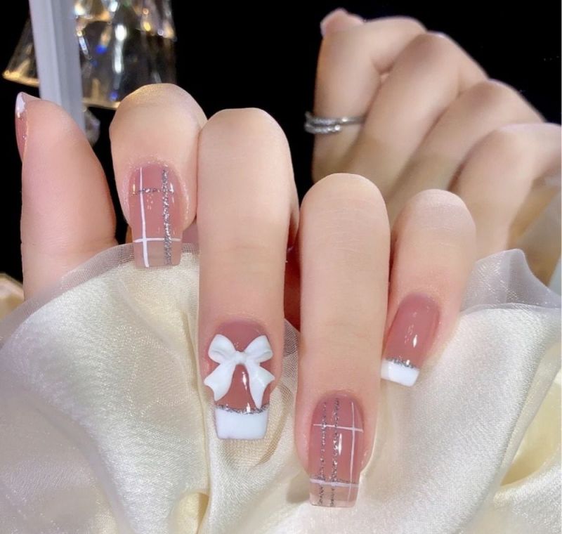 Những mẫu nail tết đơn giản màu hồng - Hình số 2