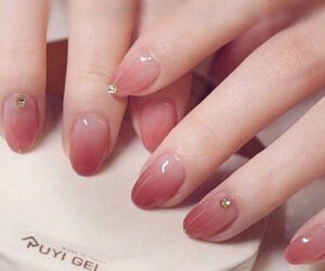 Những mẫu nail tết đơn giản móng ngắn - Hình số 10