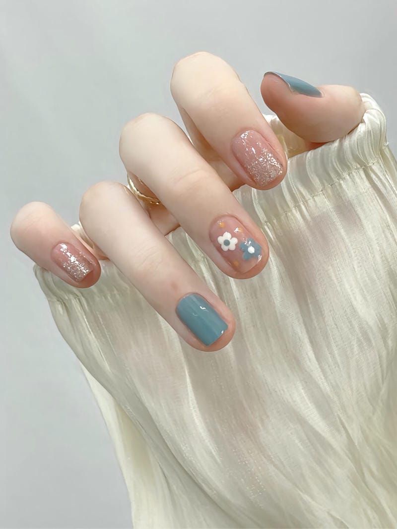 Những mẫu nail tết đơn giản móng ngắn - Hình số 7