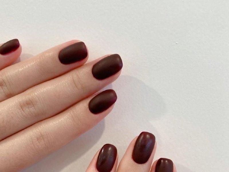 Những mẫu nail ngắn sơn trơn nhẹ nhàng - Hình số 2