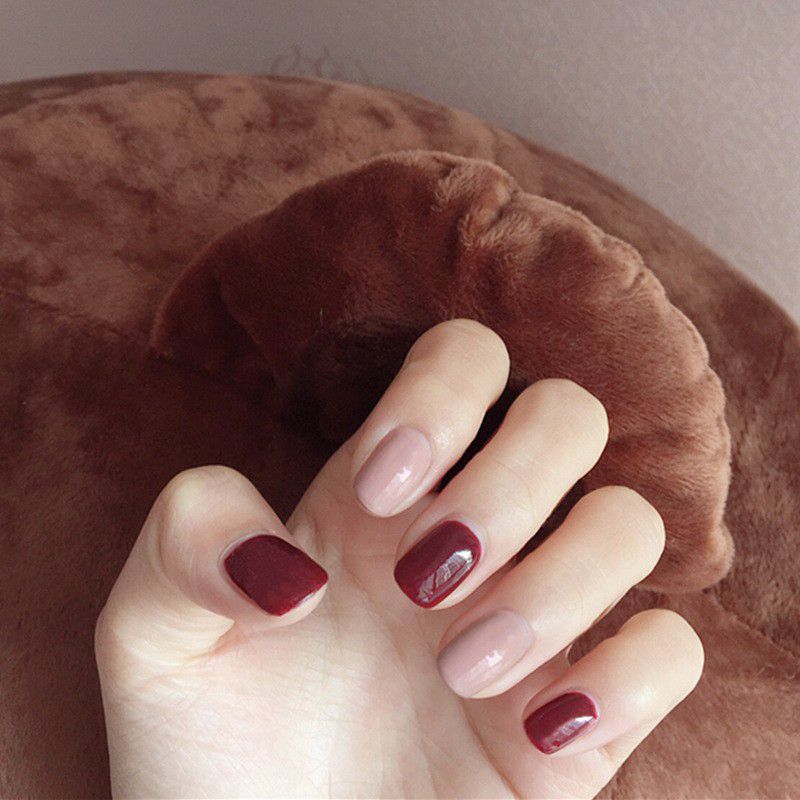 Những mẫu nail ngắn sơn trơn nhẹ nhàng - Hình số 5