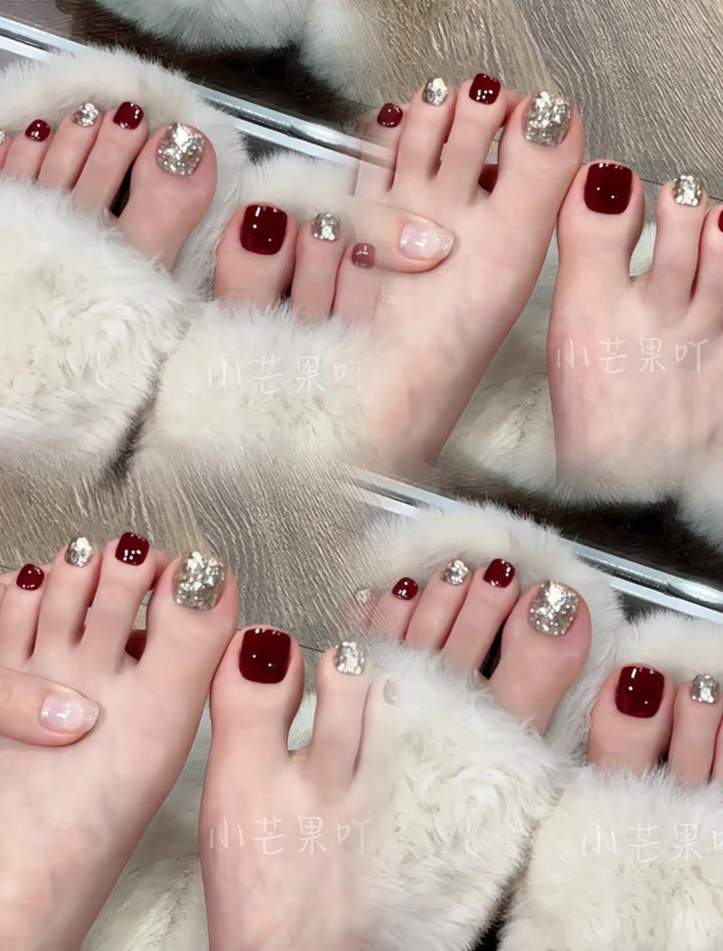 Những mẫu nail sơn móng chân màu đỏ rượu đẹp - Hình số 5