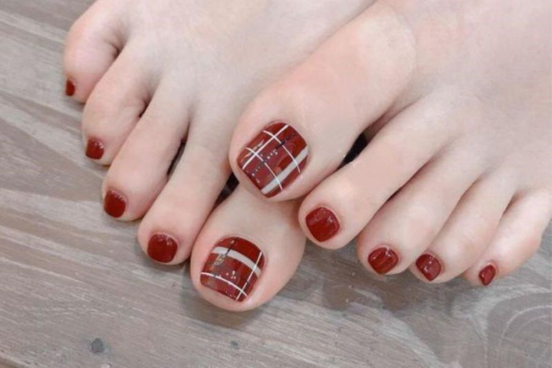 Những mẫu nail sơn móng chân đơn giản - Hình số 6