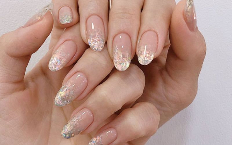 Những mẫu nail ombre kim tuyến hồng - Hình số 1