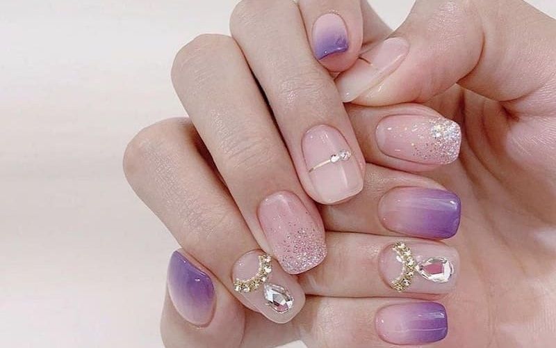 Những mẫu nail ombre kim tuyến hồng - Hình số 8