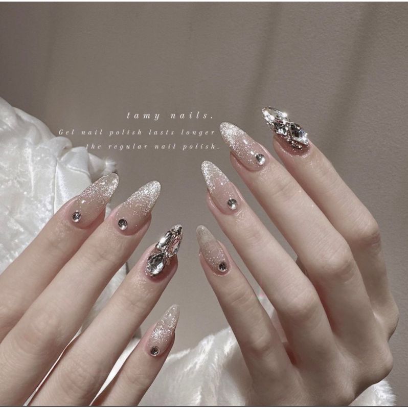 Những những mẫu nail mắt mèo kim cương đính đá - Hình số 7