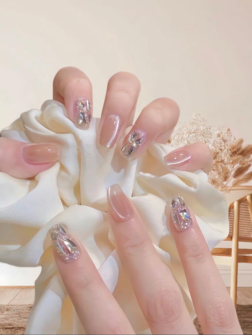 Những mẫu nail móng vuông ngắn đẹp - Hình số 4