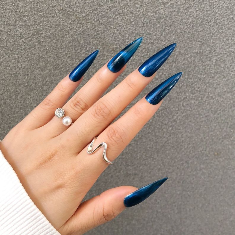 Những mẫu nail tay nhẹ nhàng móng nhọn - Hình số 5