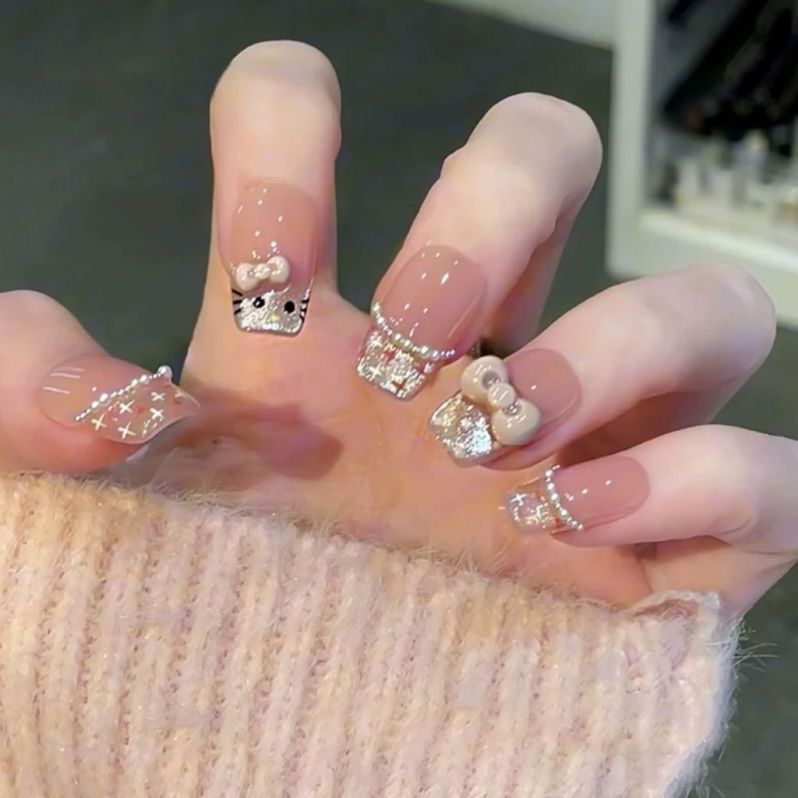 Những mẫu nail móng tay giả đẹp đơn giản - Hình số 2