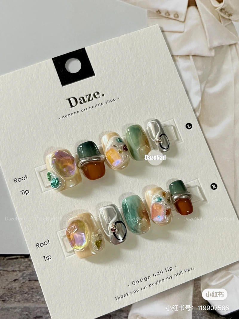 Những mẫu nail móng tay giả đẹp đơn giản - Hình số 7