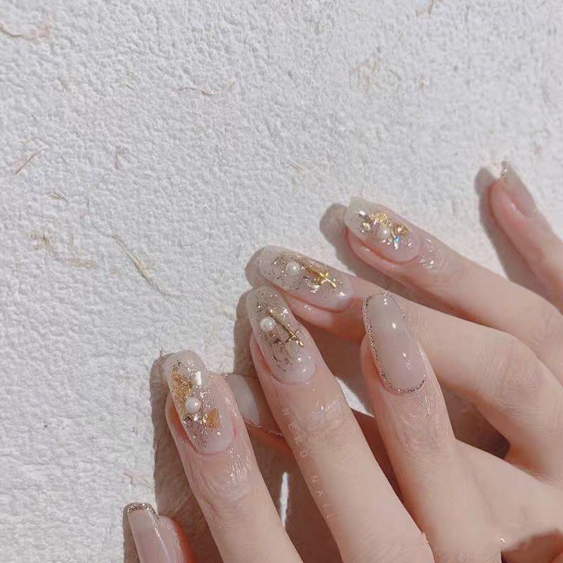 Những mẫu nail móng tay giả đẹp đơn giản - Hình số 9