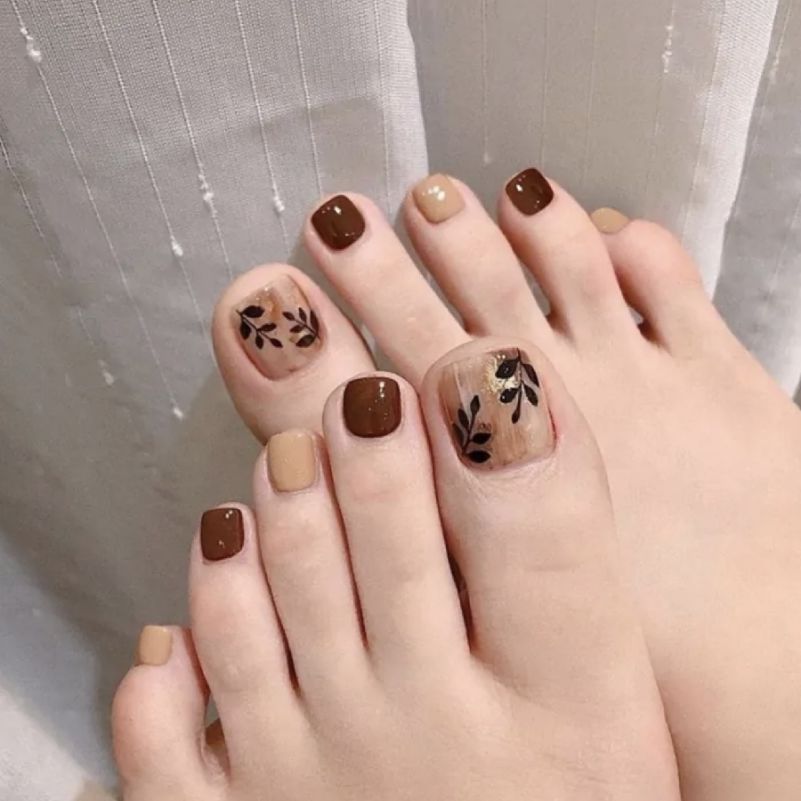 Những màu nail chân đẹp cho da ngăm đơn giản - Hình số 1