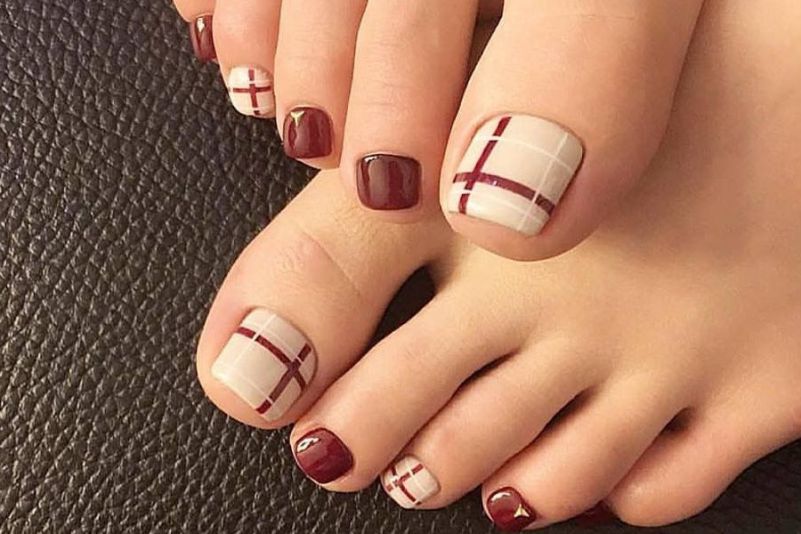 Những màu nail chân đẹp cho da ngăm đơn giản - Hình số 4