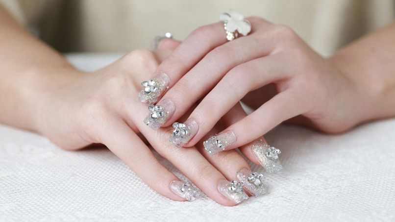 Những mẫu nail cô dâu màu trắng - Hình số 10