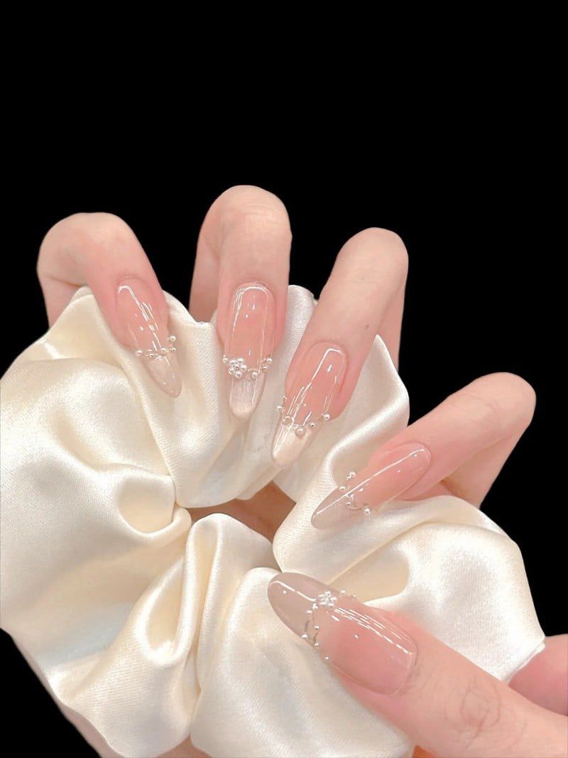 Những mẫu nail cô dâu màu trắng - Hình số 2