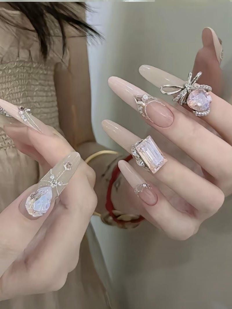 Những mẫu nail cô dâu màu trắng - Hình số 5